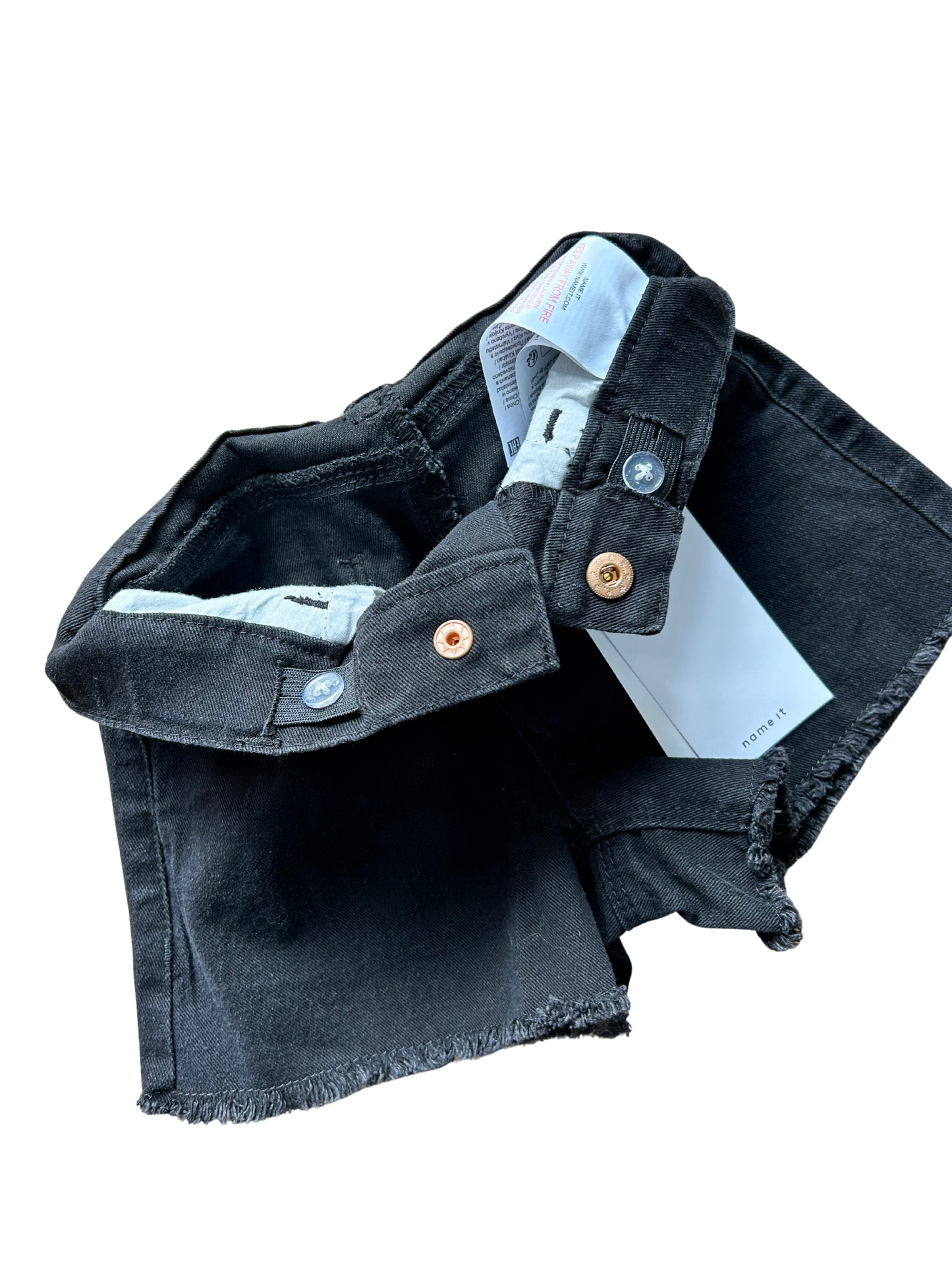 Pantaloncino in jeans sfrangiato nero