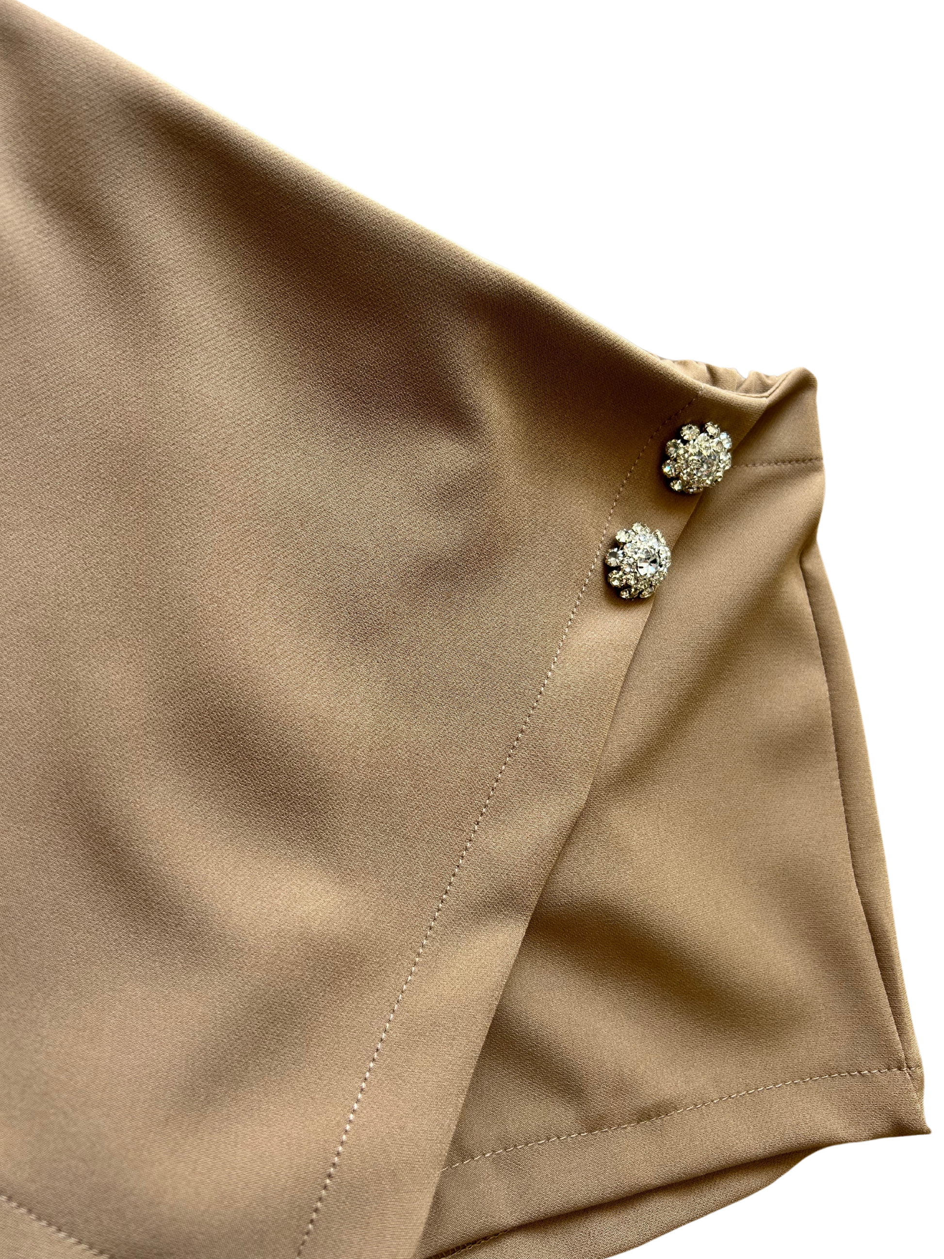 pantaloncino con bottone gioiello e elastico sul retro per bambina