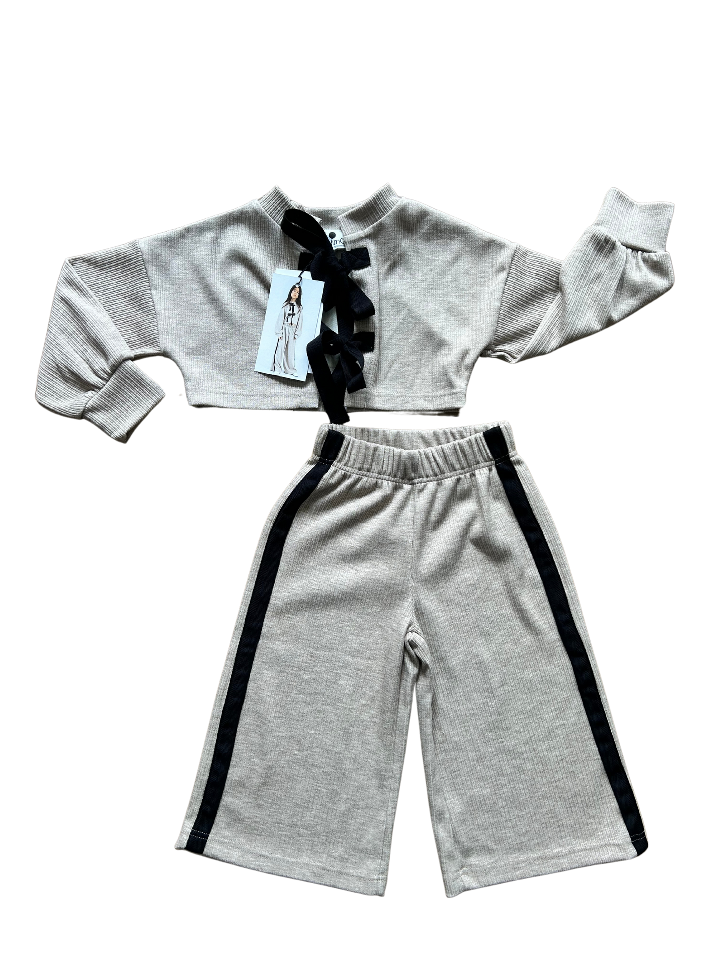 coordinato sportivo felpina e pantalone palazzo beige con dettagli neri bambina e mamma