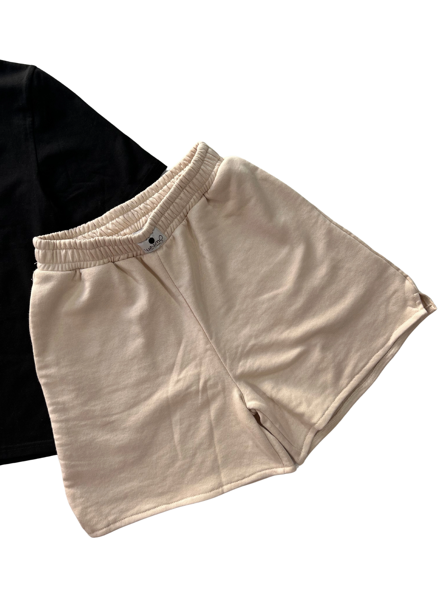 Completo t-shirt e bermuda sportivo