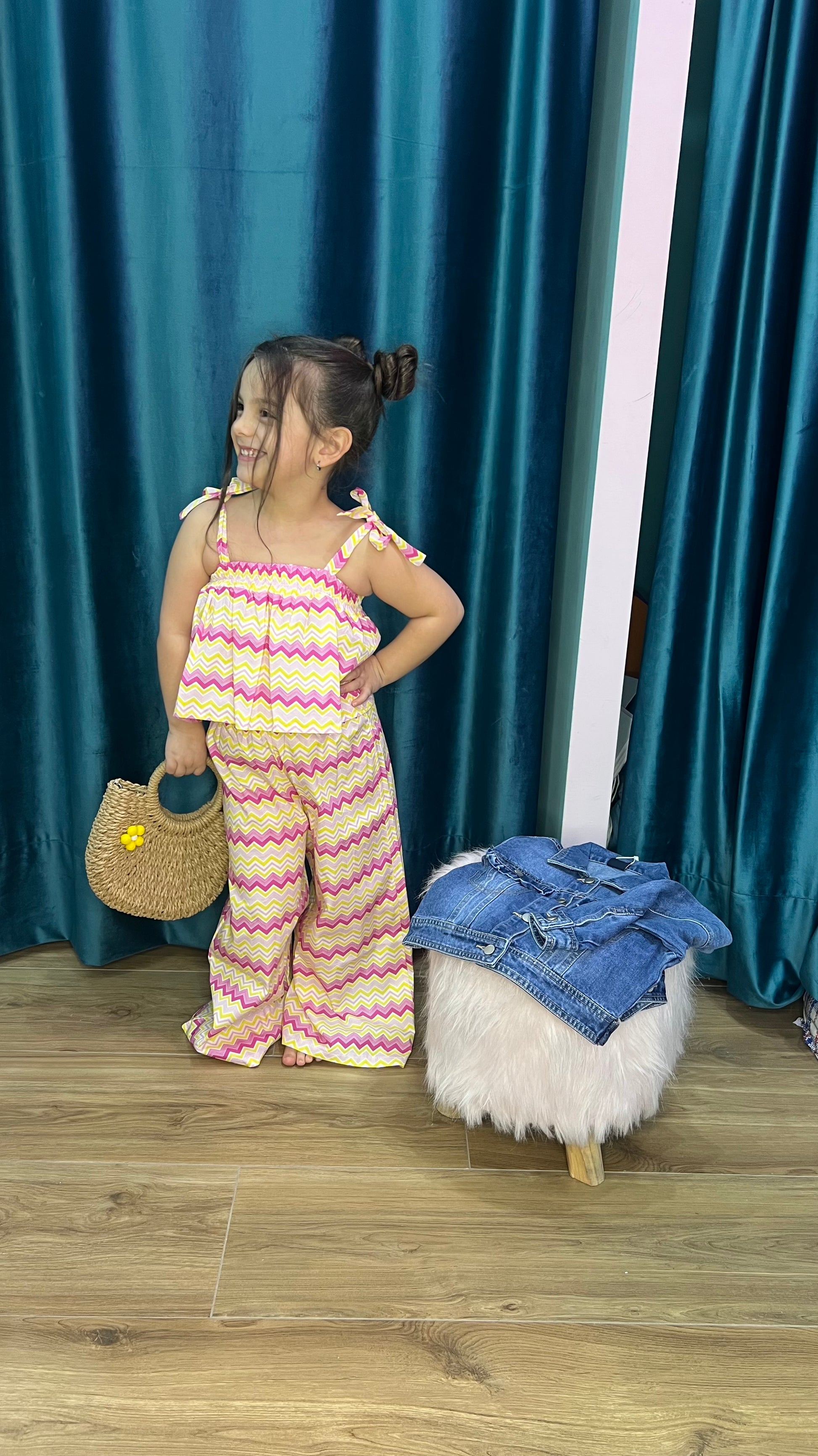 Completo per bambina con top e pantalone palazzo a fantasia