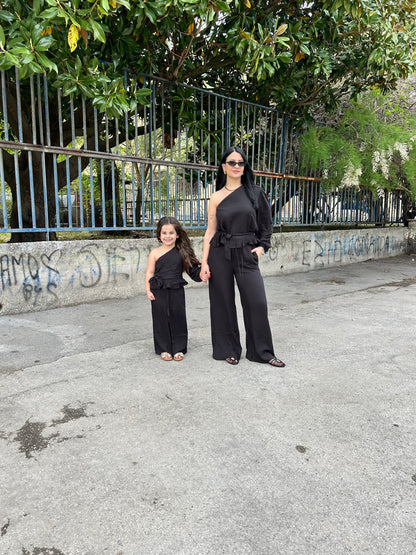 completo mamma e figlia in viscosa nero con top monospalla e pantalone palazzo