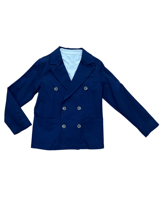 giacca doppiopetto blu navy con shirt sotto bianca elastica