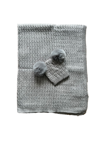 Coordinato cappello pon pon e copertina