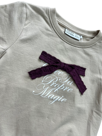 Felpa girocollo beige con fiocco sangallo