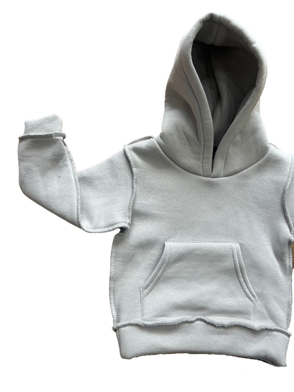 Tuta grigia con cuciture a vista