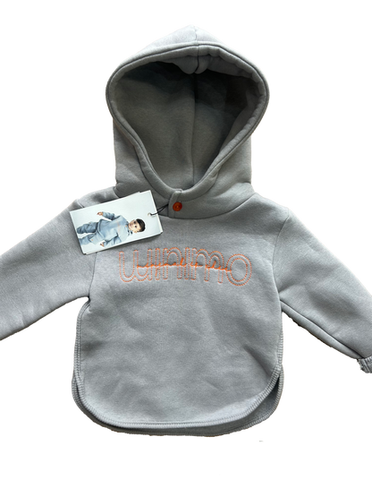 Tuta grigia con dettagli arancio