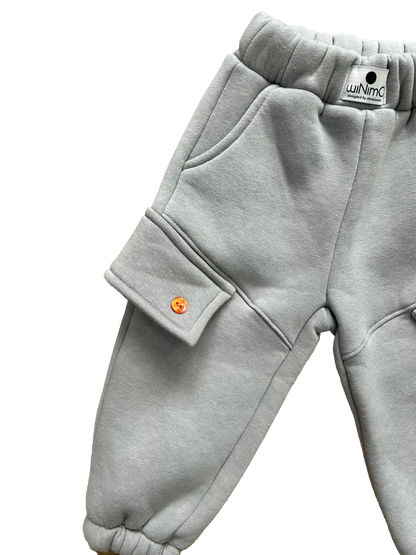 Tuta grigia con dettagli arancio