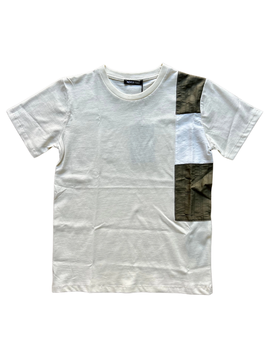 t-shirt never too mezza manica bianco sporco con toppe verdi militare