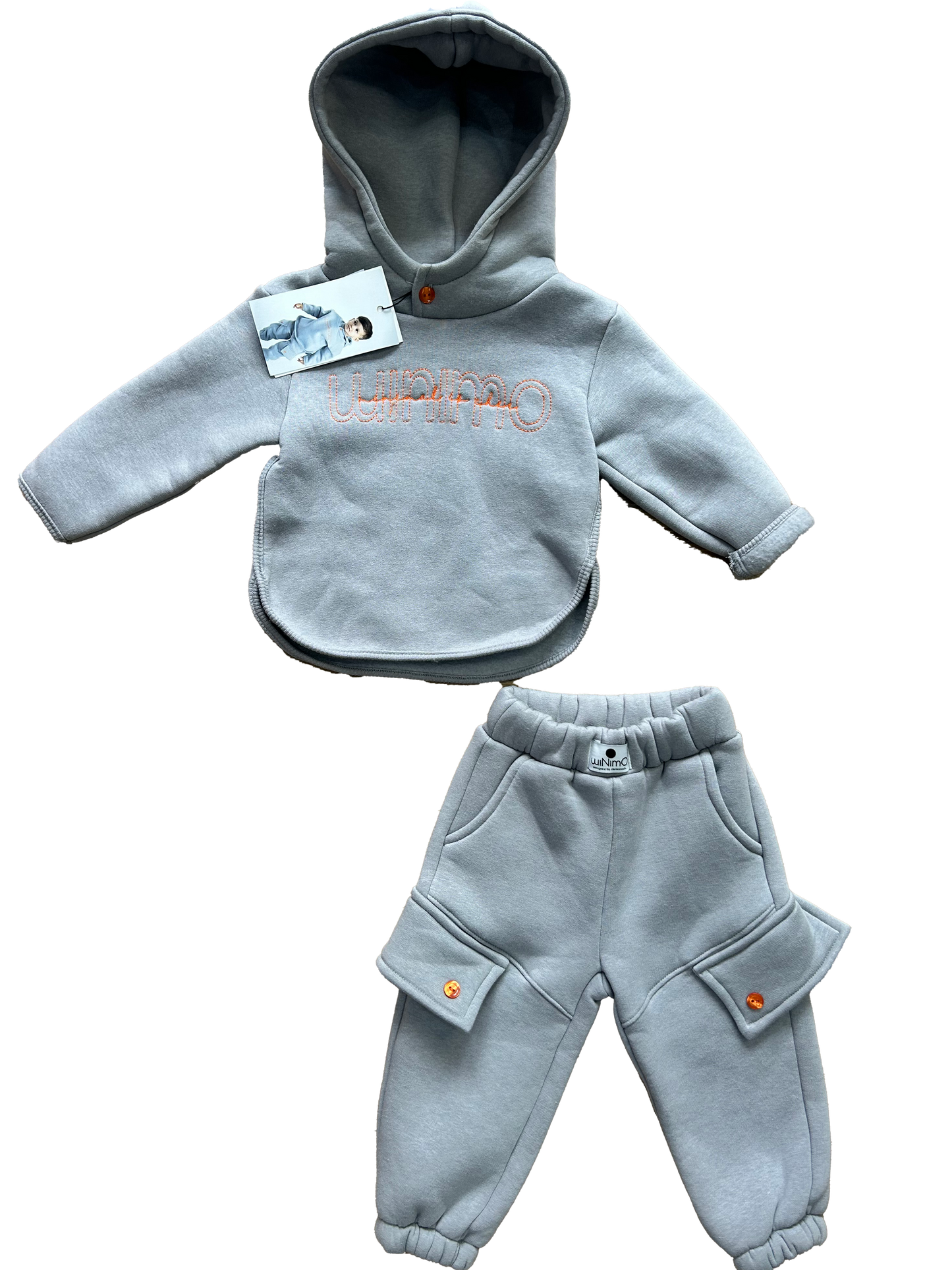 tuta grigia con dettagli arancioni per neonato invernale
